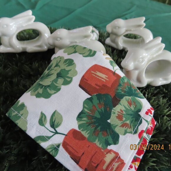 Set of 4 Ceramic Bunny Rabbit Napkin Rings - Picture 4 of 5